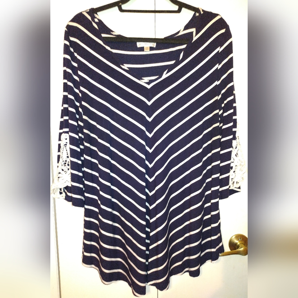 1X Roommates Blue & White Striped Tunic W/ Three Quarter Length Sleeves!